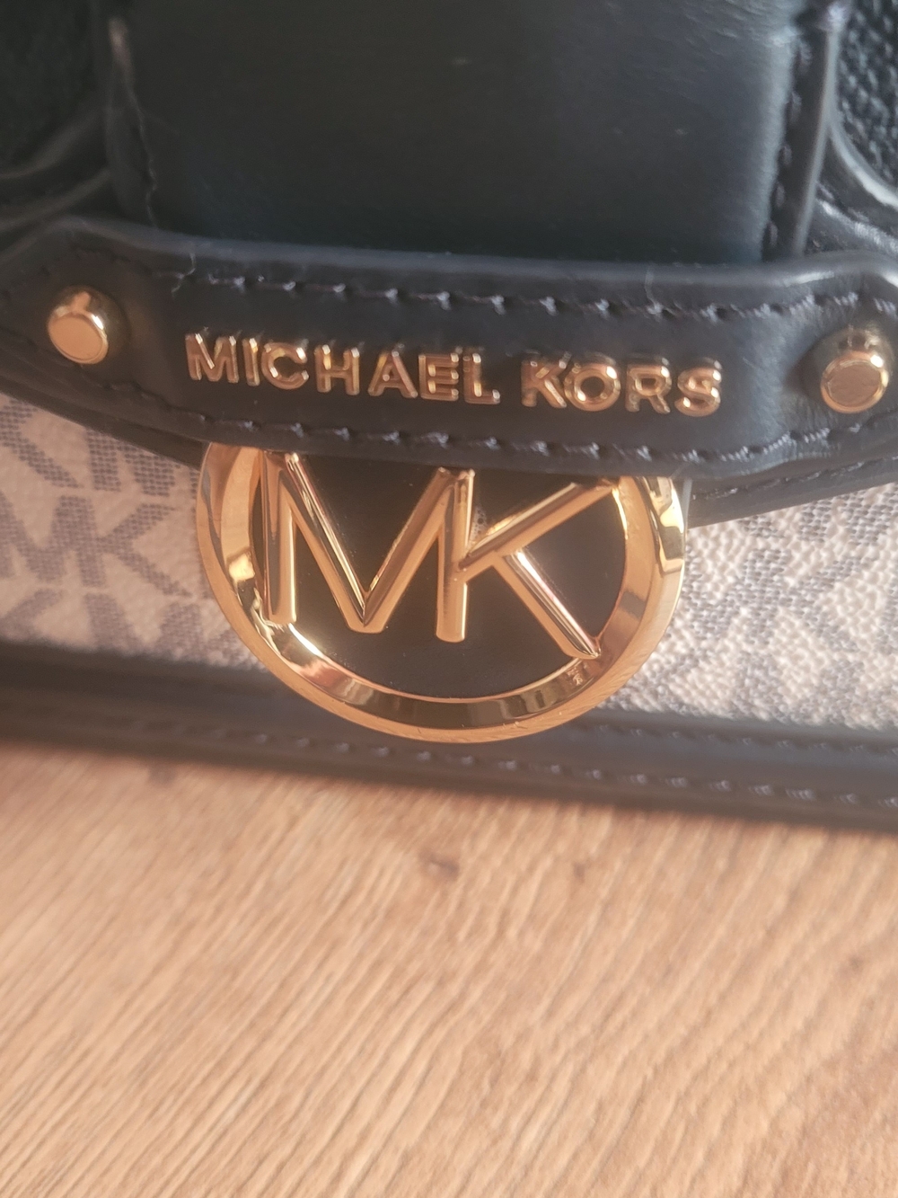 💙🤍💙🤍Michael Kors Navy and White MK Signature Crossbody Bag - Picture 5 of 11